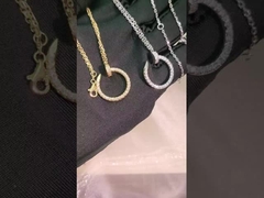 Trang sức kim cương vàng 18K độ trong cao với phong cách hiện đại và kiểu viền