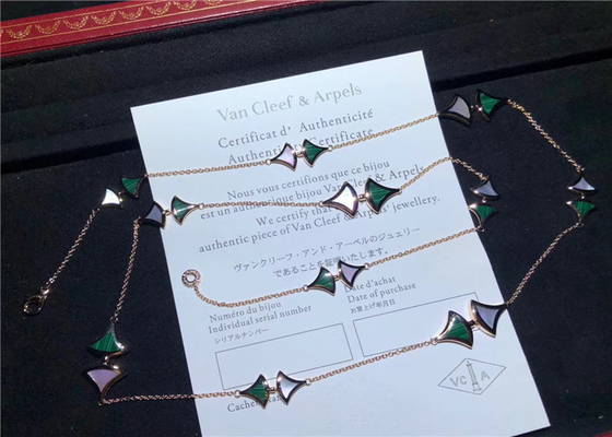  Divas Dream 18K Gold Diamond Necklace With Malachite And White Shell