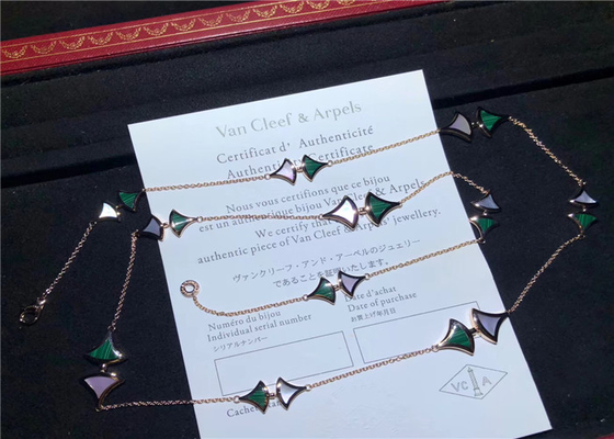  Divas Dream 18K Gold Diamond Necklace With Malachite And White Shell