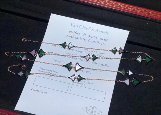  Divas Dream 18K Gold Diamond Necklace With Malachite And White Shell