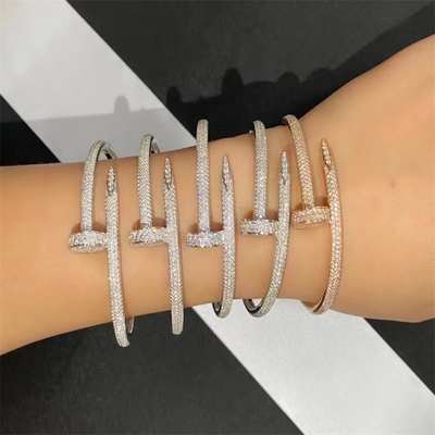 Đồ trang sức sang trọng Brand Chỉ là một chiếc vòng tay móng vàng hồng Ref N6702117 Kim cương thật