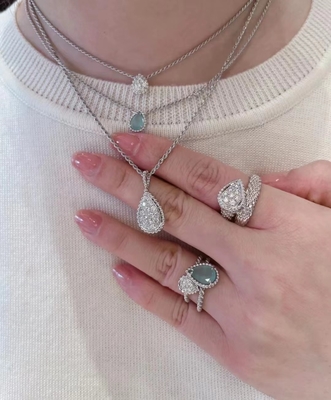 Chiếc dây chuyền vàng 18k kim cương đồ trang sức kim cương