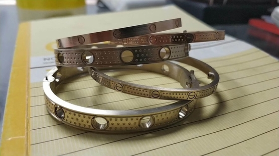 OEM 18k vàng rắn đồ trang sức Trung Quốc nhà máy tùy chỉnh thương hiệu đồ trang sức gắn và cài đặt
