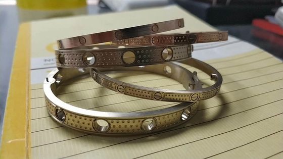 OEM 18k vàng rắn đồ trang sức Trung Quốc nhà máy tùy chỉnh thương hiệu đồ trang sức gắn và cài đặt