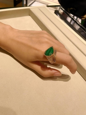 Chiếc nhẫn kim cương vàng 18K Unisex cho bộ sưu tập đồ trang sức sang trọng của bạn với và cạnh tranh