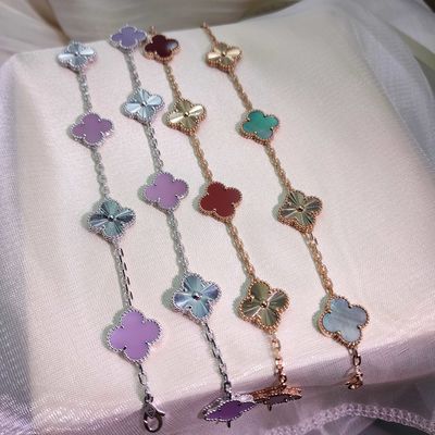 Bông tai trang sức kim cương vàng 18K sang trọng, tôn lên phong cách cá nhân với vẻ lấp lánh đặc biệt